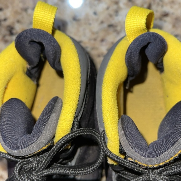 Jordan 9 Retro Dark Charcoal University Gold - Picture 2 of 8